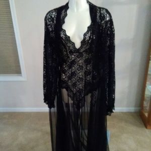 Faris Peignoir set , regular and plus NWOT